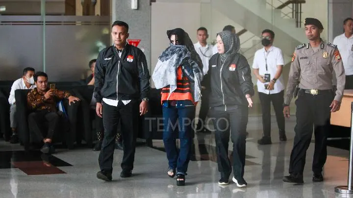 Suami Bupati Pekalongan Bungkam Setelah Diperiksa KPK