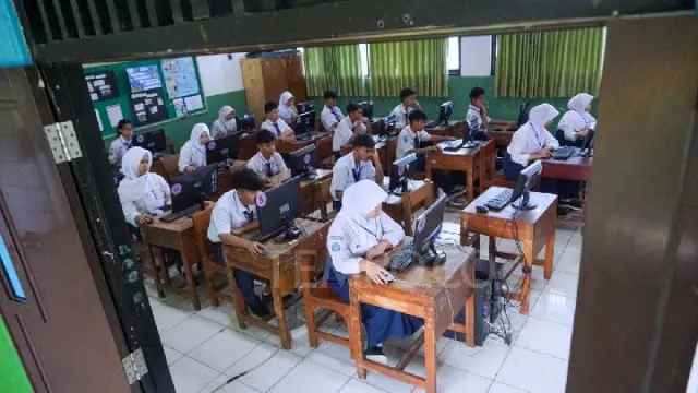 Mendikdasmen Ungkap TKA Sempat Terkendala Jaringan